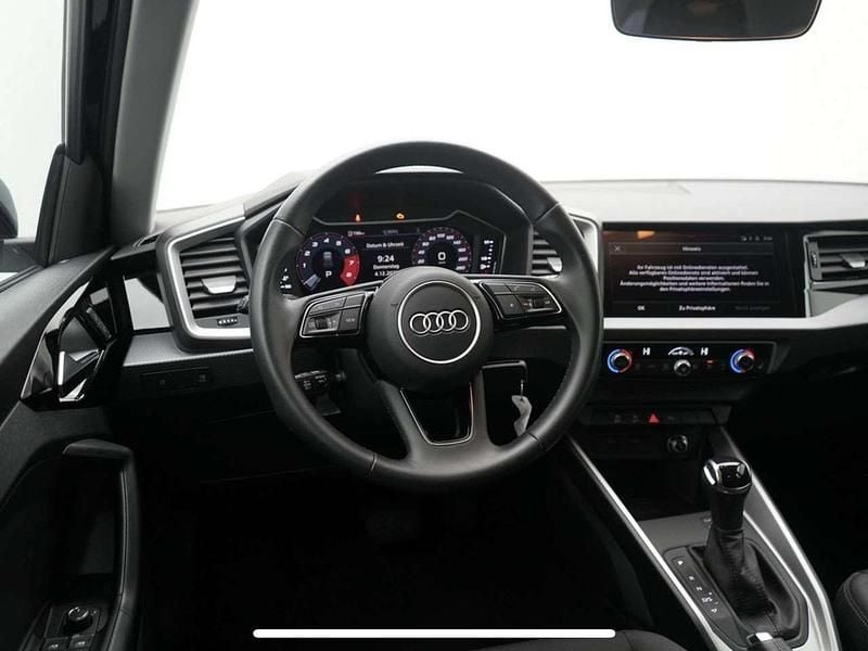 Blau Gebraucht 2023 Audi A1 Sportback Kleinwagen | 24.150 € (Fairer Preis) - Bild 1/4