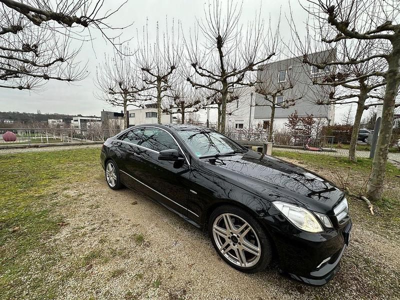 Gebraucht Mercedes E350 AMG 231 PS (169 kW) 2010 Schwarz Coupé