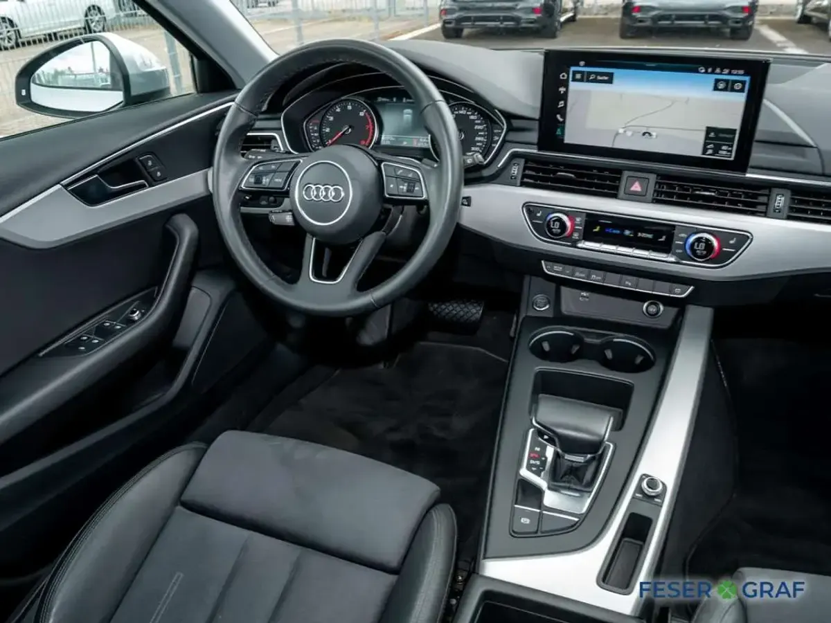 Gebraucht Audi A4 Ambiente 204 PS (150 kW) 2023 Florettsilber metallic Kombi