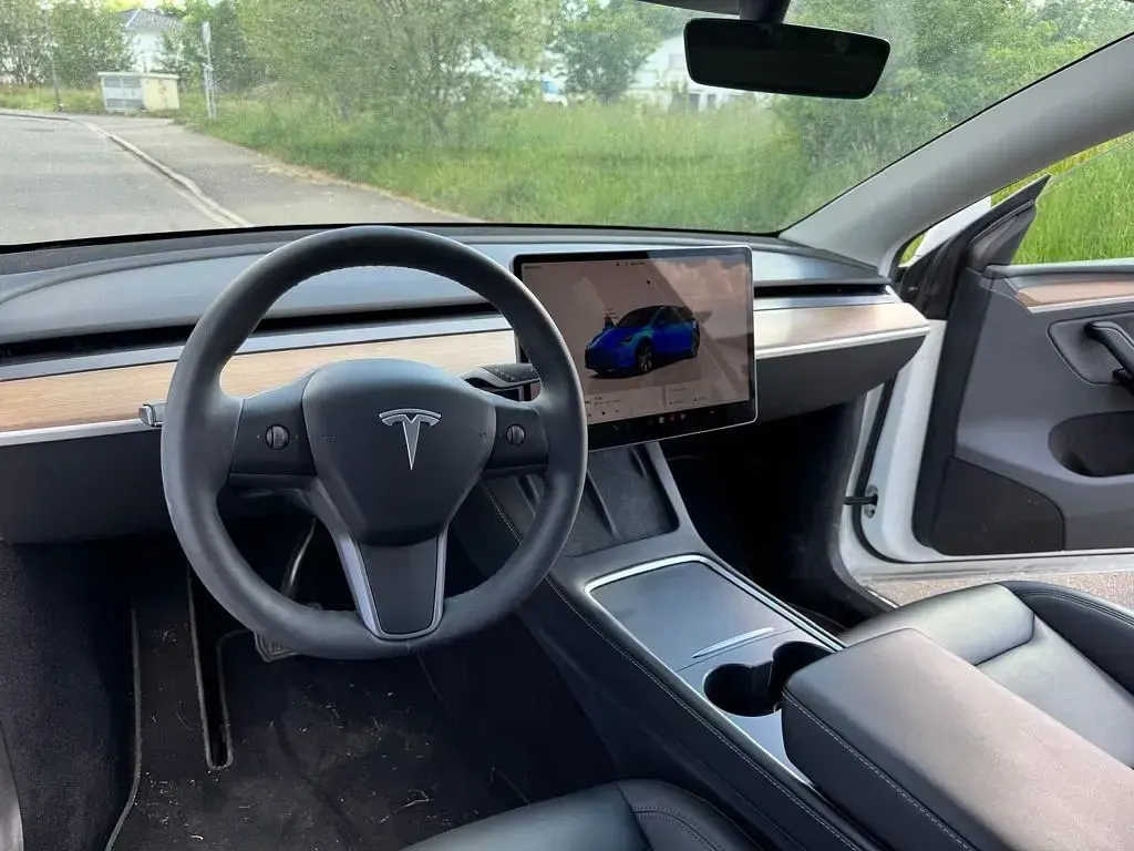 Usata Tesla Model Y Standard Range 219 kW (299 CV) 2023 Bianco SUV