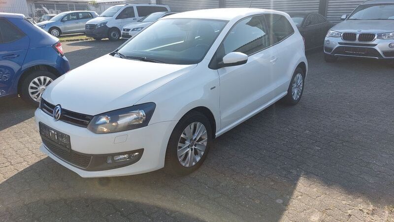 Weiß Gebraucht 2013 VW Polo Life Kleinwagen | 4.450 € (Fairer Preis) - Bild 1/4
