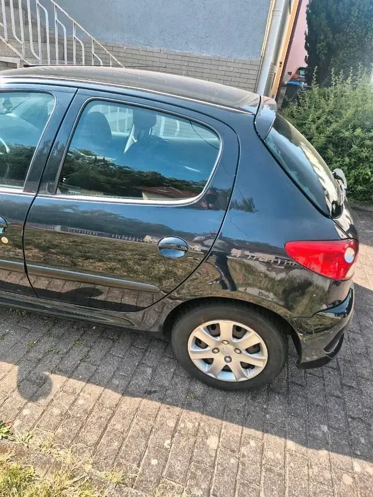 Gebraucht Peugeot 206+ 77 PS (56 kW) 2009 Grau Kleinwagen