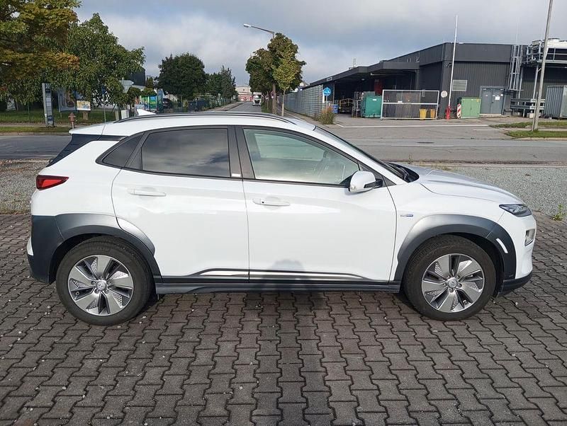 Gebraucht Hyundai Kona Advantage 100 kW (136 PS) 2021 Weiß SUV