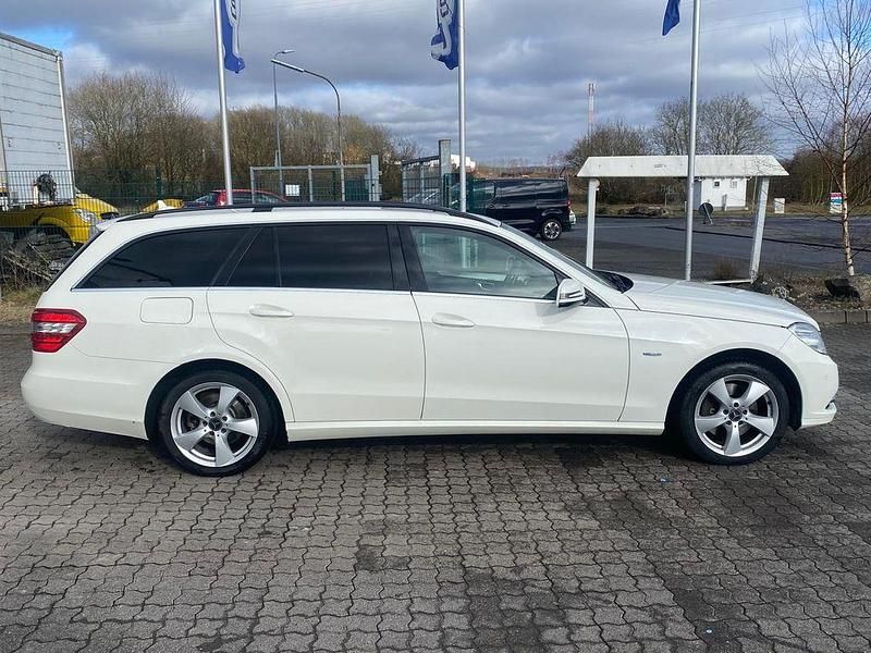 Gebraucht Mercedes E250 204 PS (150 kW) 2012 Weiß Kombi