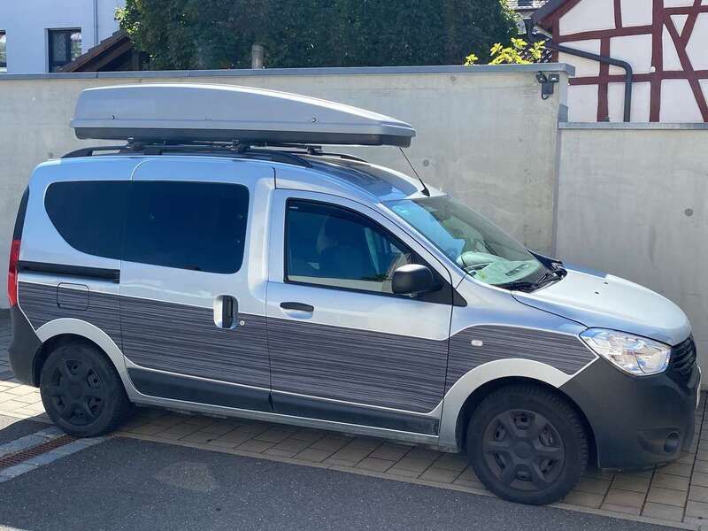 Grau Gebraucht 2020 Dacia Dokker Comfort Van | 26.500 € - Bild 1/4
