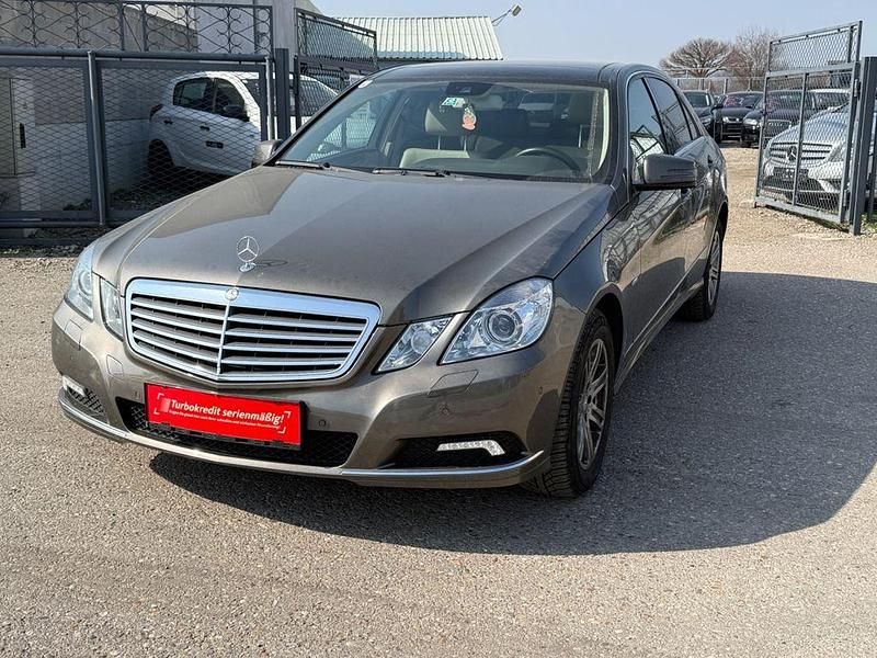 Gebraucht Mercedes E220 Elegance 170 PS (125 kW) 2009 Braun Limousine