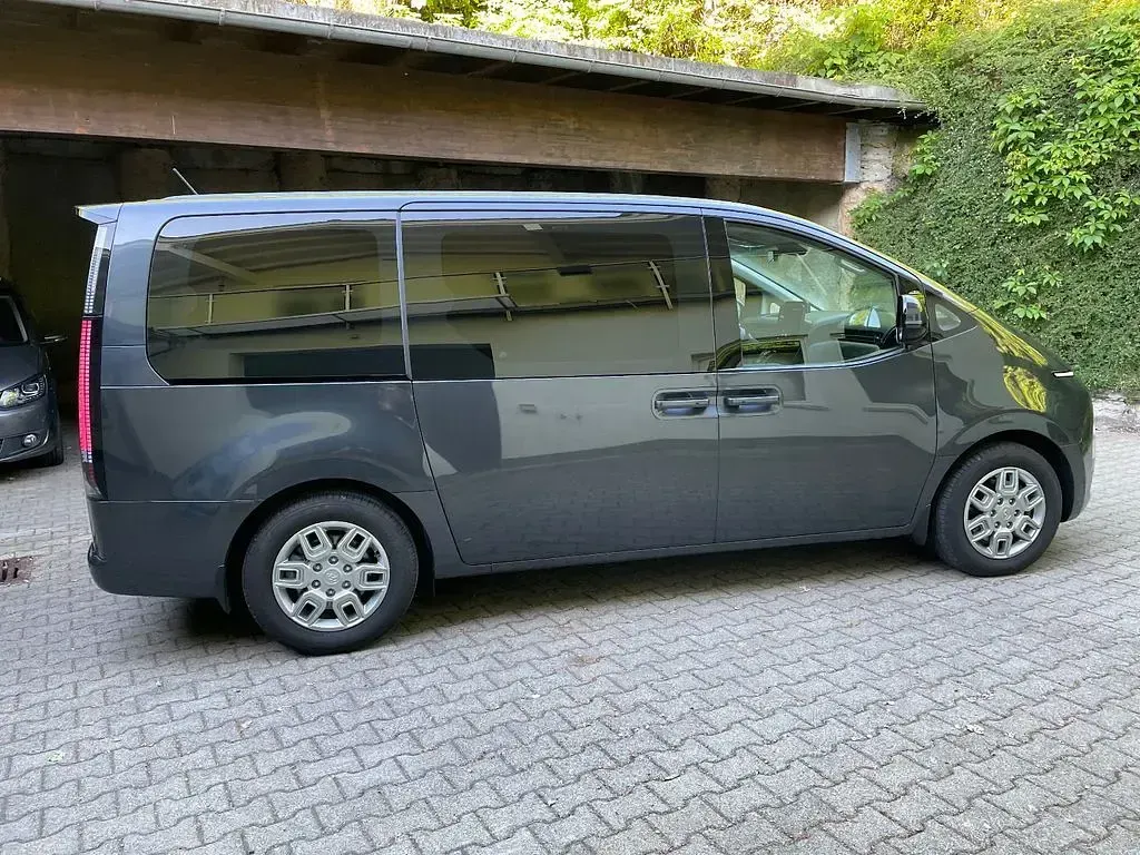 Gebraucht Hyundai Staria Trend 177 PS (130 kW) 2023 Grau Van / Kleinbus