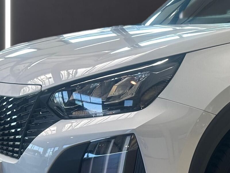 Okenit weiß metallic Gebraucht 2024 Peugeot 2008 Active SUV | 20.960 € (Etwas zu teuer) - Bild 1/2