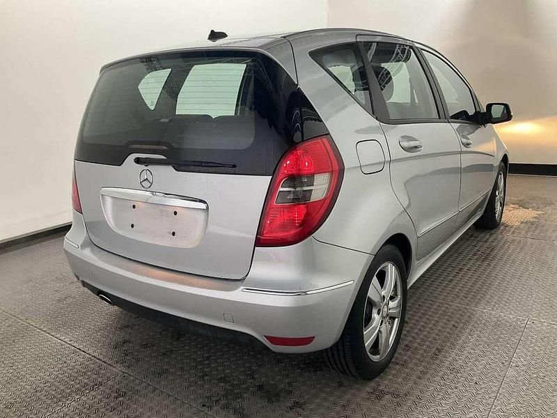 Gebraucht Mercedes A160 95 PS (69 kW) 2012 Polarsilber Limousine
