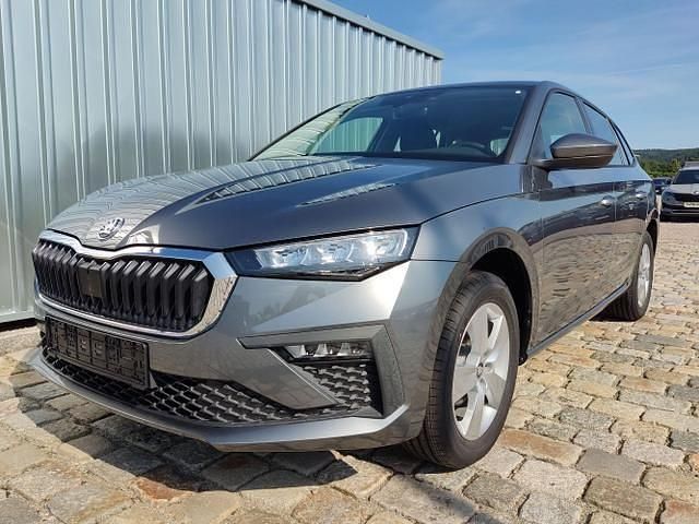 Graphitgrau metallic Neu 2025 Skoda Scala Plus Edition Kleinwagen | 21.890 € (Etwas zu teuer) - Bild 1/1