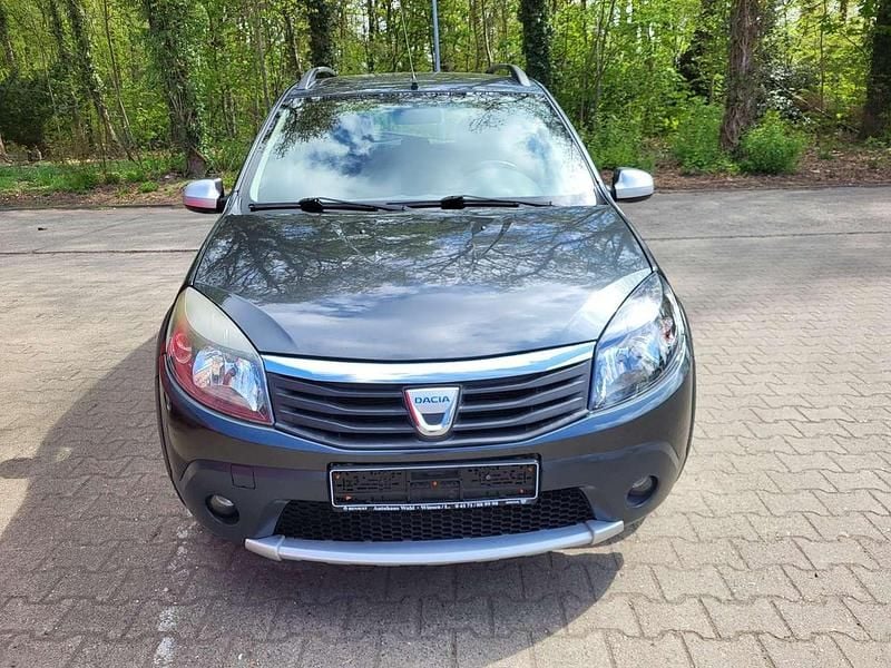 Grau "comete" Gebraucht 2009 Dacia Sandero Stepway Kleinwagen | 2.499 € (Guter Preis) - Bild 1/4