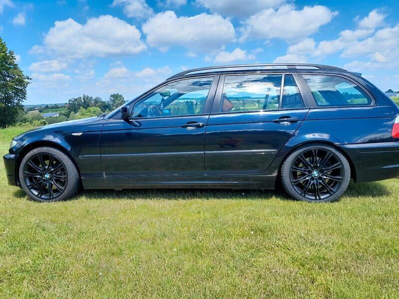 Schwarz Gebraucht 2004 BMW 330 Kombi | 7.300 € - Bild 1/4