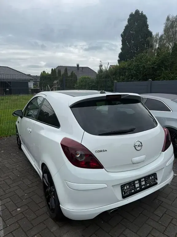 Gebraucht Opel Corsa OPC 101 PS (74 kW) 2011 Weiß Kleinwagen