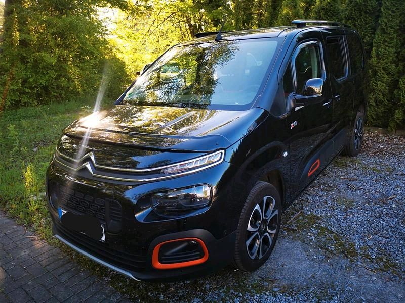 Schwarz Gebraucht 2023 Citroën Berlingo XTR Van / Kleinbus | 24.800 € (Guter Preis) - Bild 1/4