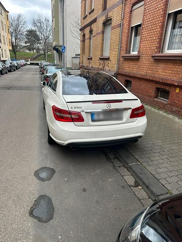 Gebraucht Mercedes E350 AMG 231 PS (169 kW) 2010 Weiß Coupé