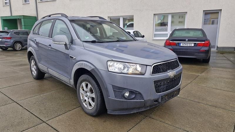 Grau Gebraucht 2012 Chevrolet Captiva SUV | 2.500 € (Superpreis) - Bild 1/4