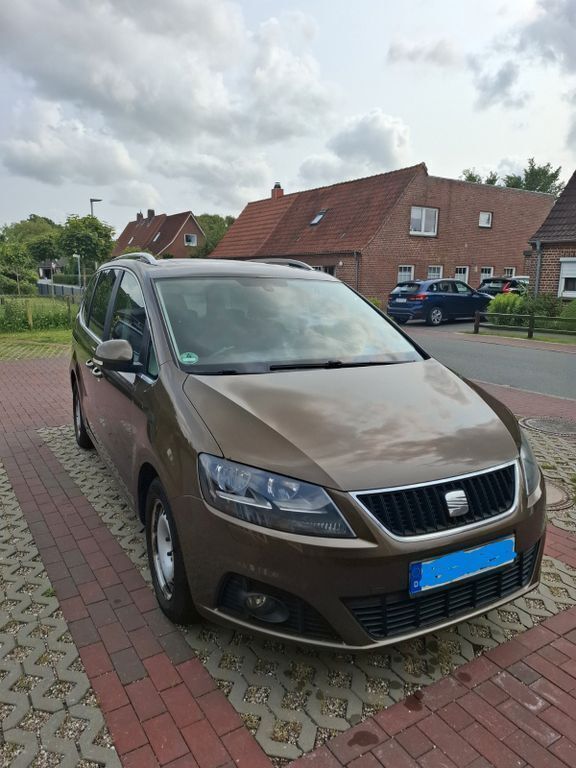 Braun Gebraucht 2010 Seat Alhambra Reference Van / Kleinbus | 9.999 € - Bild 1/4