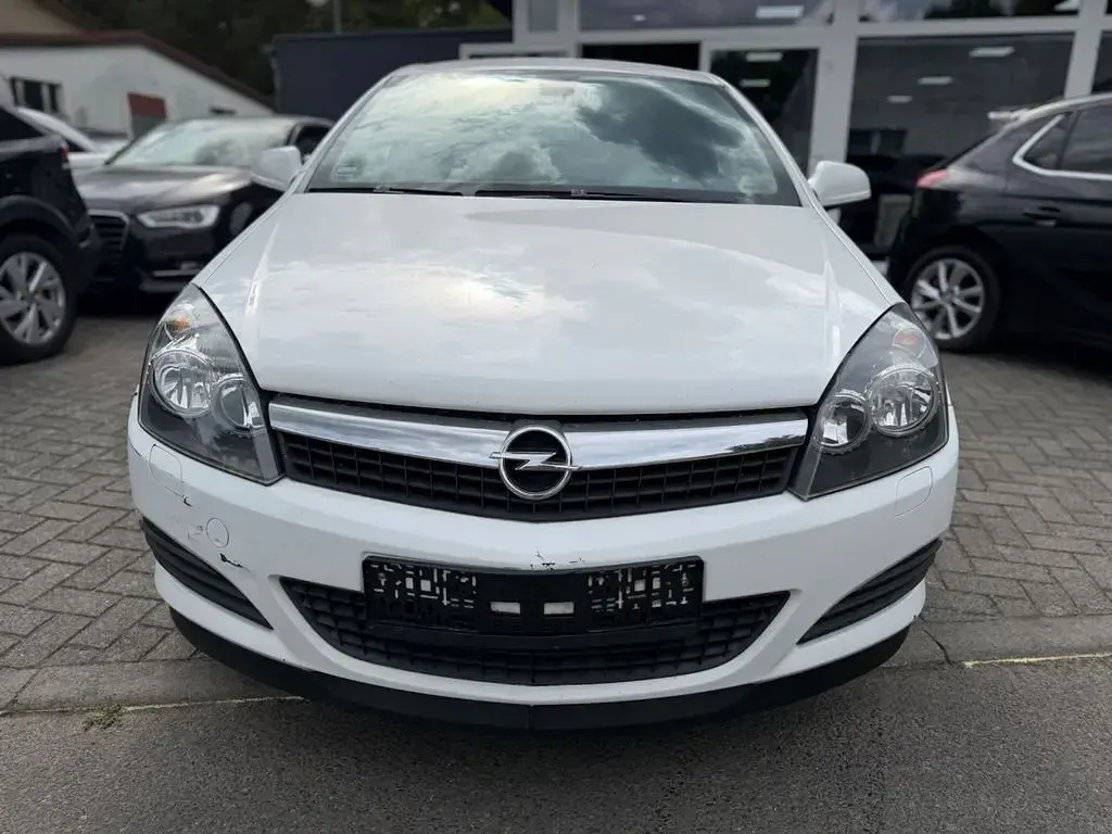 Gebraucht Opel Astra GTC Edition 90 PS (66 kW) 2010 Weiß