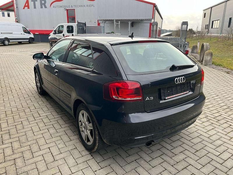 Gebraucht Audi A3 Attraction 105 PS (77 kW) 2012 Phantomschwarz perleffekt Kleinwagen
