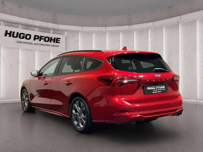 Gebraucht Ford Focus ST-Line X 155 PS (114 kW) 2024 Fantastic red metallic Kombi