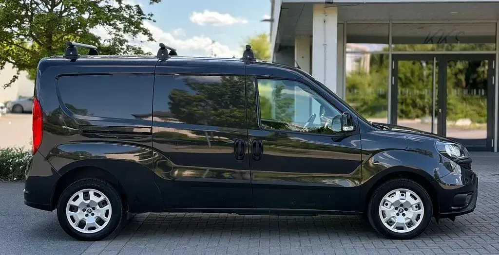 Gebraucht Fiat Doblò 95 PS (69 kW) 2020 Schwarz Van / Kleinbus
