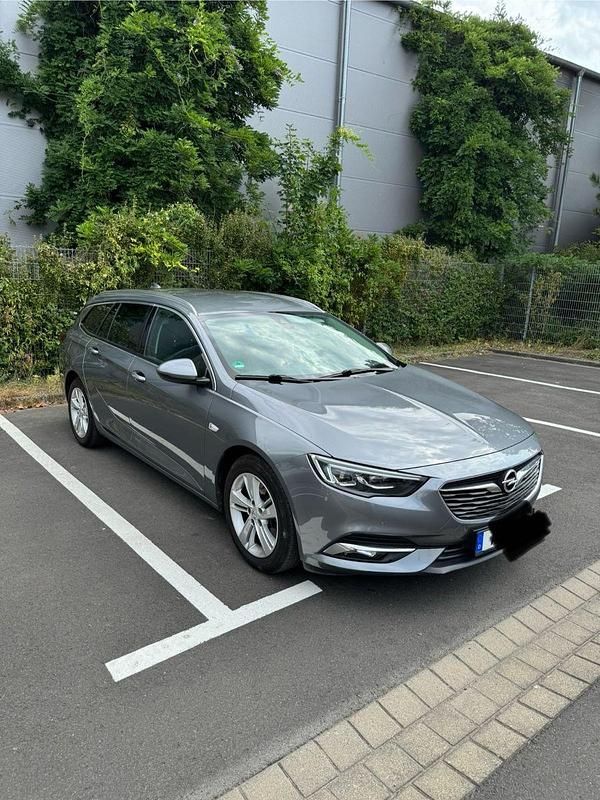 Grau Gebraucht 2017 Opel Insignia Kombi | 13.600 € (Guter Preis) - Bild 1/4