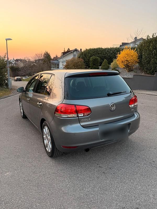 Gebraucht VW Golf VI Team 105 PS (77 kW) 2010 Grau Kleinwagen