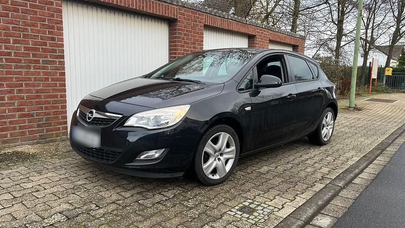 Schwarz Gebraucht 2012 Opel Astra Kleinwagen | 4.200 € (Guter Preis) - Bild 1/4