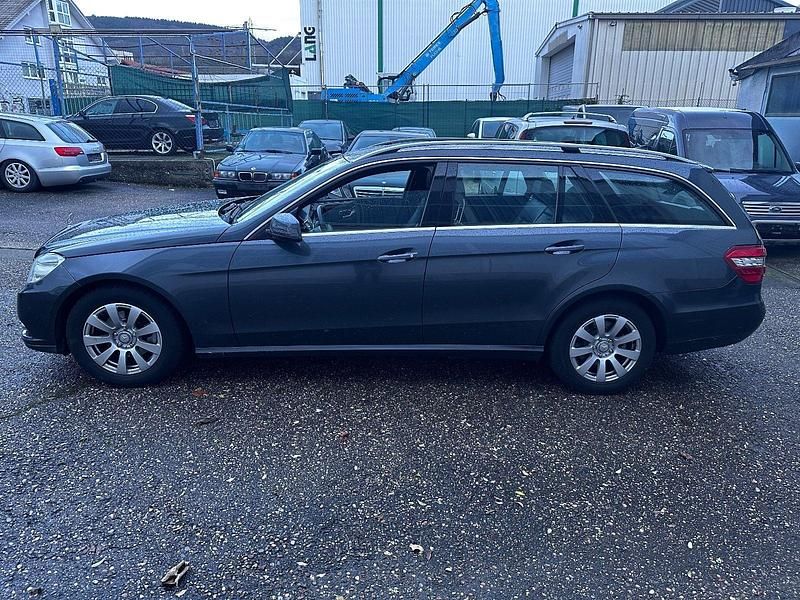 Gebraucht Mercedes E200 136 PS (100 kW) 2013 Grau Kombi