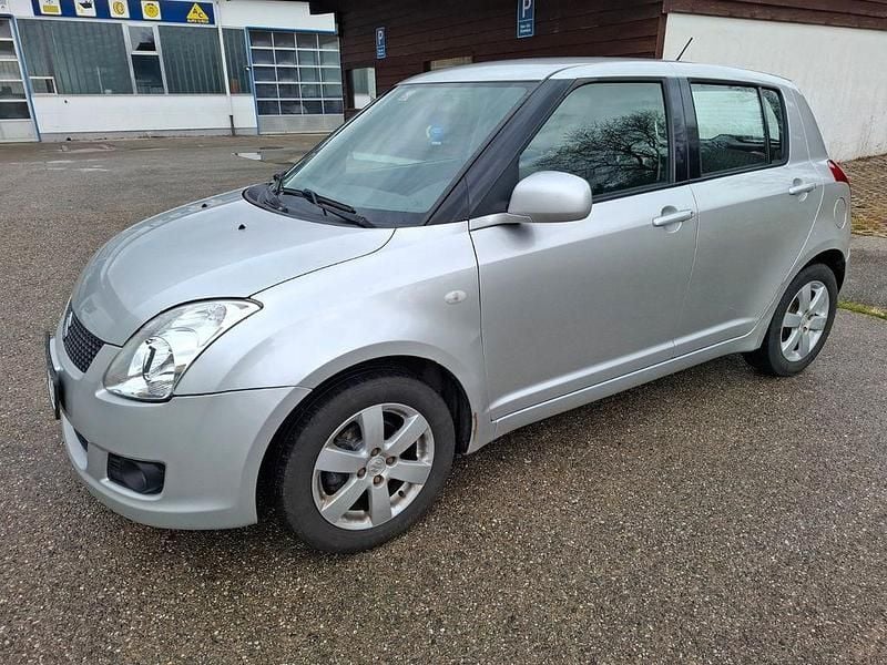 Gebraucht Suzuki Swift 92 PS (67 kW) 2010 Silber Kleinwagen
