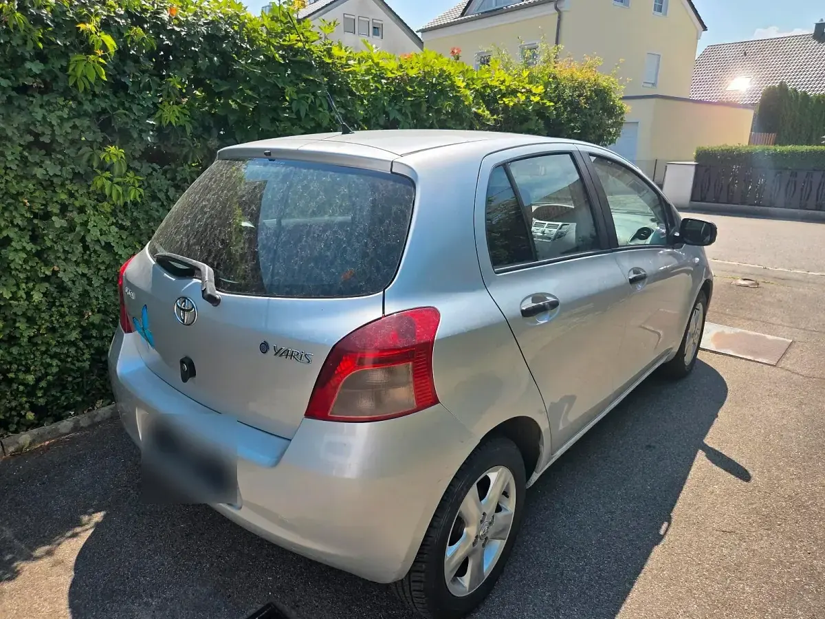 Gebraucht Toyota Yaris 87 PS (63 kW) 2008 Grau Kleinwagen