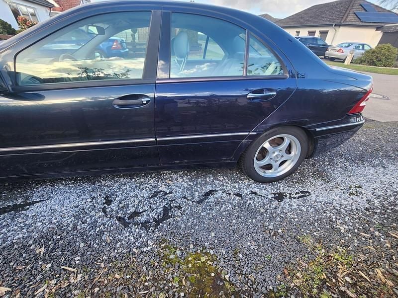 Gebraucht Mercedes C240 Elegance 170 PS (125 kW) 2002 Blau Limousine