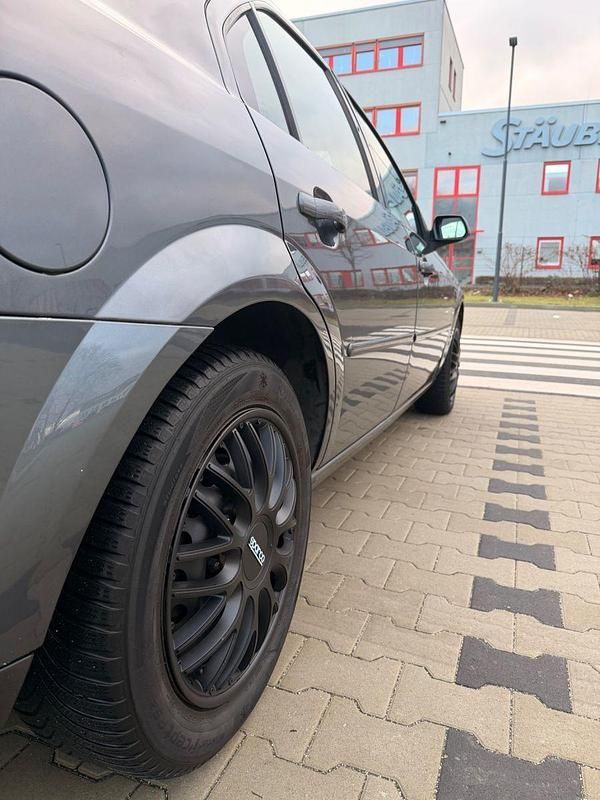 Gebraucht Ford Mondeo Trend 170 PS (125 kW) 2003 Grau Limousine