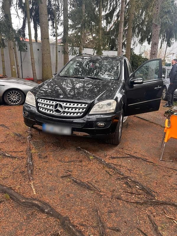 Gebraucht Mercedes ML320 224 PS (164 kW) 2008 Schwarz SUV