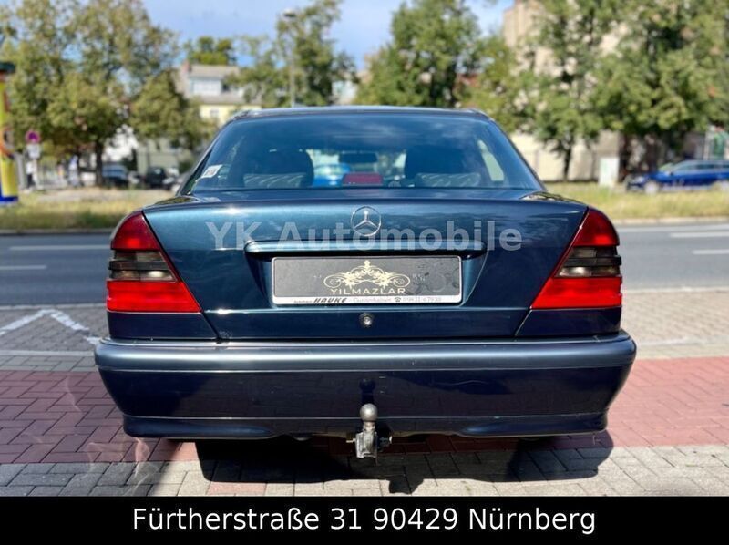 Gebraucht Mercedes C180 122 PS (89 kW) 1997 Schwarz Limousine