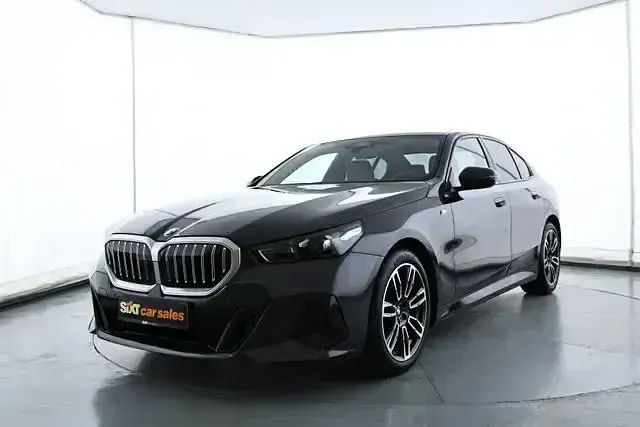 Gebraucht BMW 520 M Sport 208 PS (152 kW) 2025 Grau Limousine