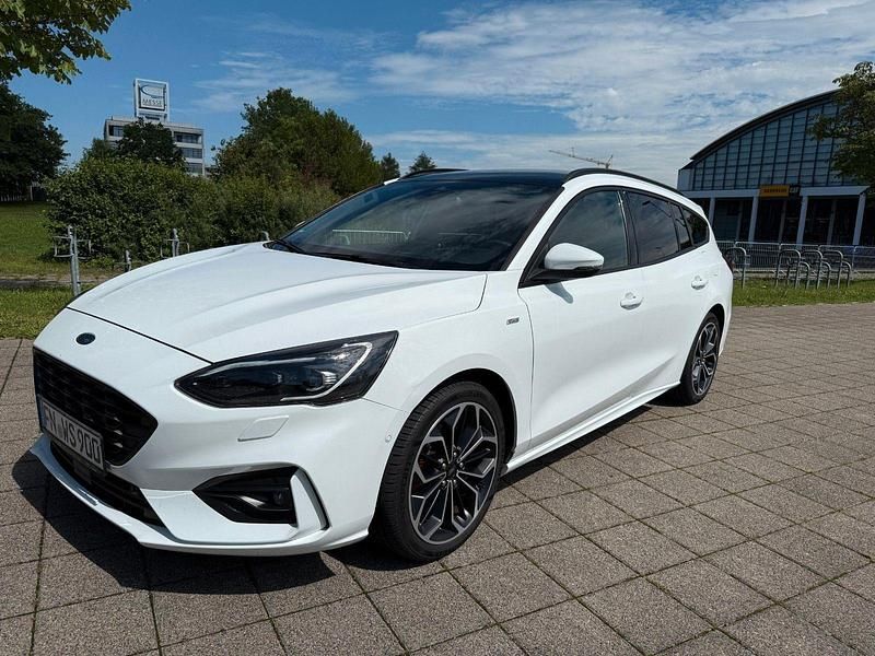 Weiß Gebraucht 2019 Ford Focus ST-Line Kombi | 15.800 € (Fairer Preis) - Bild 1/4