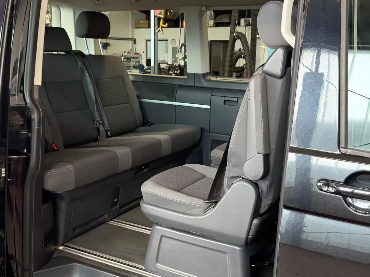 Gebraucht VW Multivan Comfortline 140 PS (102 kW) 2012 Schwarz Van / Kleinbus