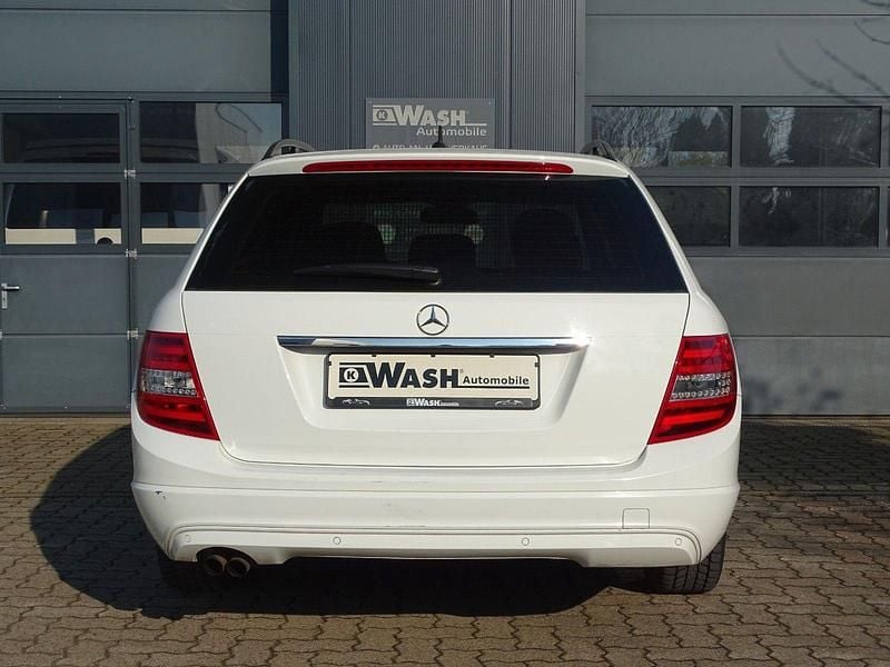 Gebraucht Mercedes C180 156 PS (114 kW) 2013 Weiß Kombi