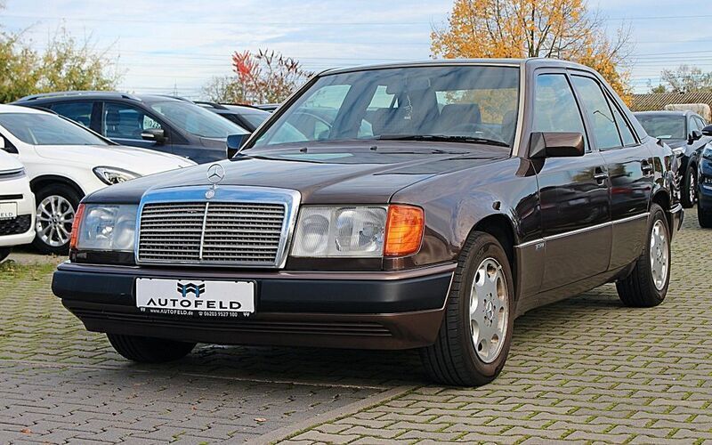 Braun Gebraucht 1993 Mercedes E320 Sportline Limousine | 12.950 € - Bild 1/4