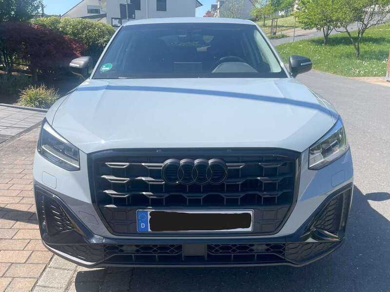 Grau Gebraucht 2021 Audi Q2 S-Line SUV | 28.500 € (Fairer Preis) - Bild 1/4