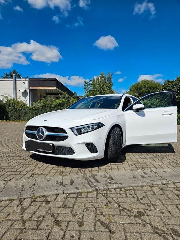 Weiß Gebraucht 2019 Mercedes A220 Limousine | 20.500 € (Superpreis) - Bild 1/4