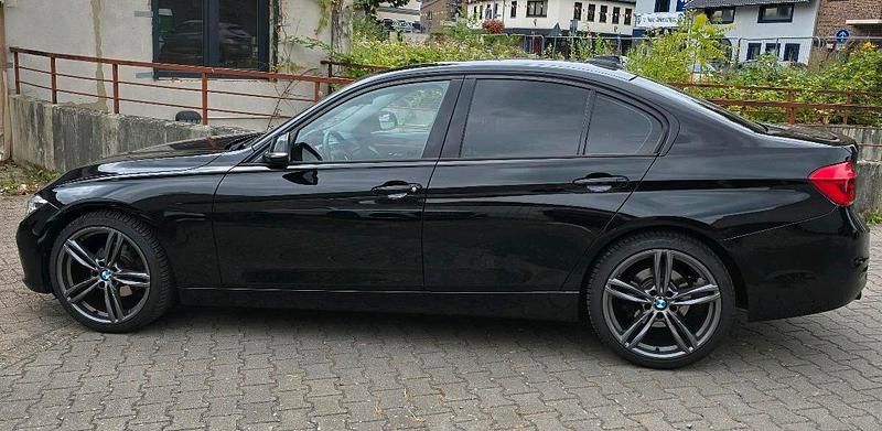 Gebraucht BMW 318 150 PS (110 kW) 2017 Schwarz Limousine