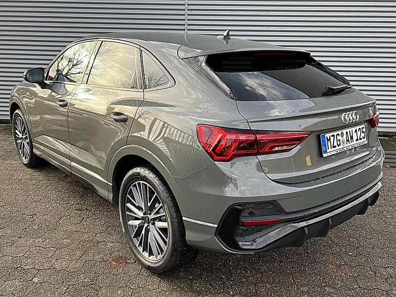 Gebraucht Audi Q3 Sportback S-Line 150 PS (110 kW) 2022 Chronosgrau (metallic) SUV