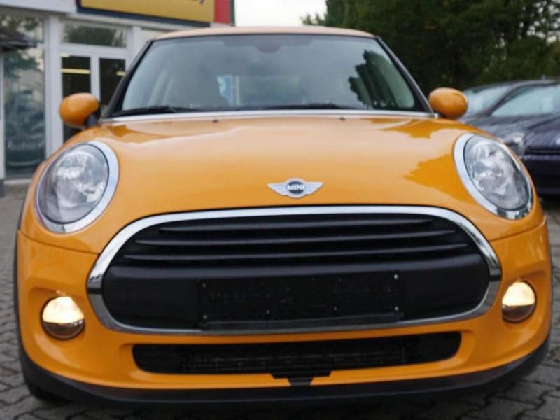 Gebraucht Mini ONE 102 PS (75 kW) 2018 Volcanic orange uni Kleinwagen