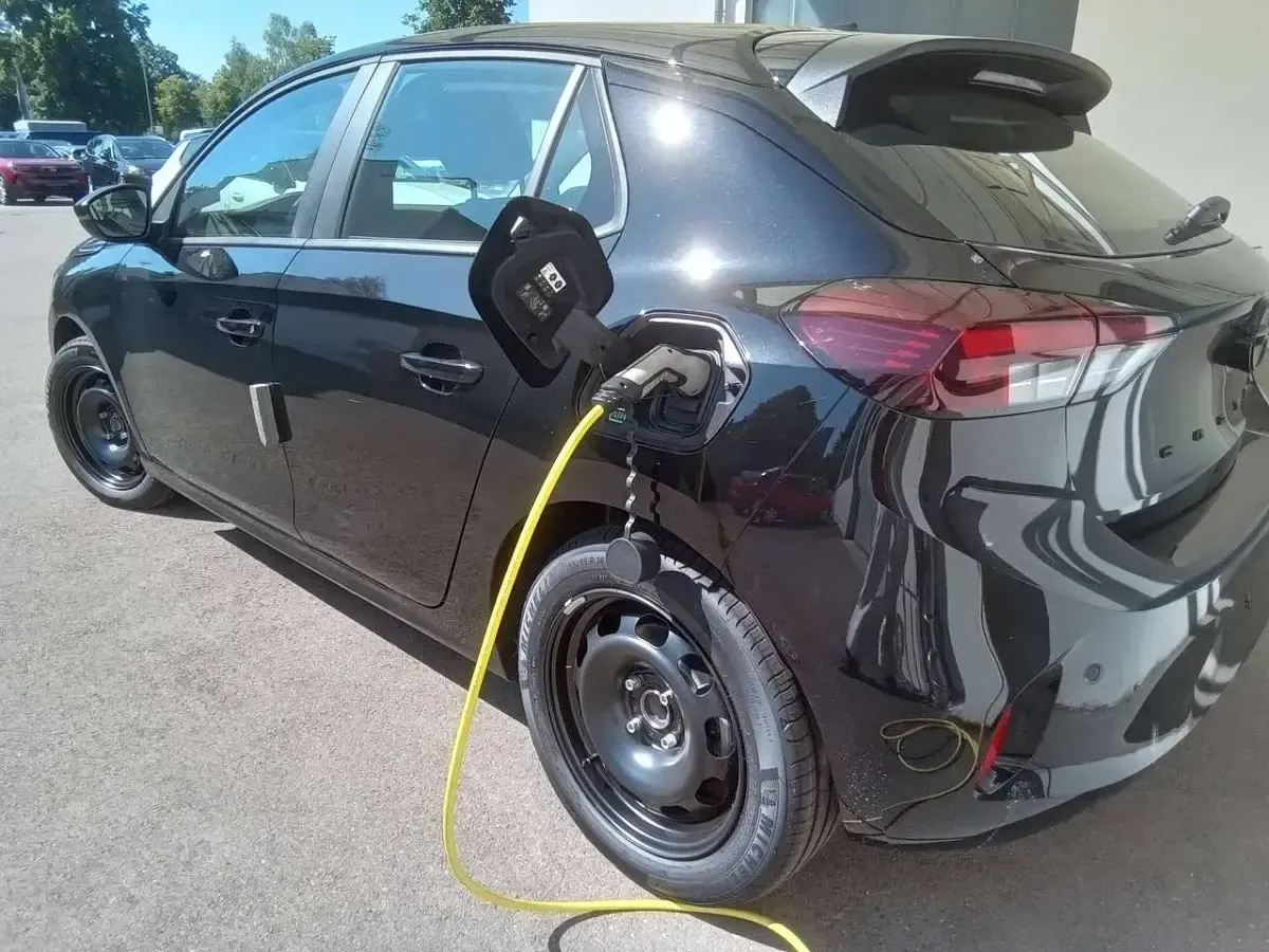 Gebraucht Opel Corsa-e Edition 100 kW (136 PS) 2026 Karbon schwarz Kleinwagen