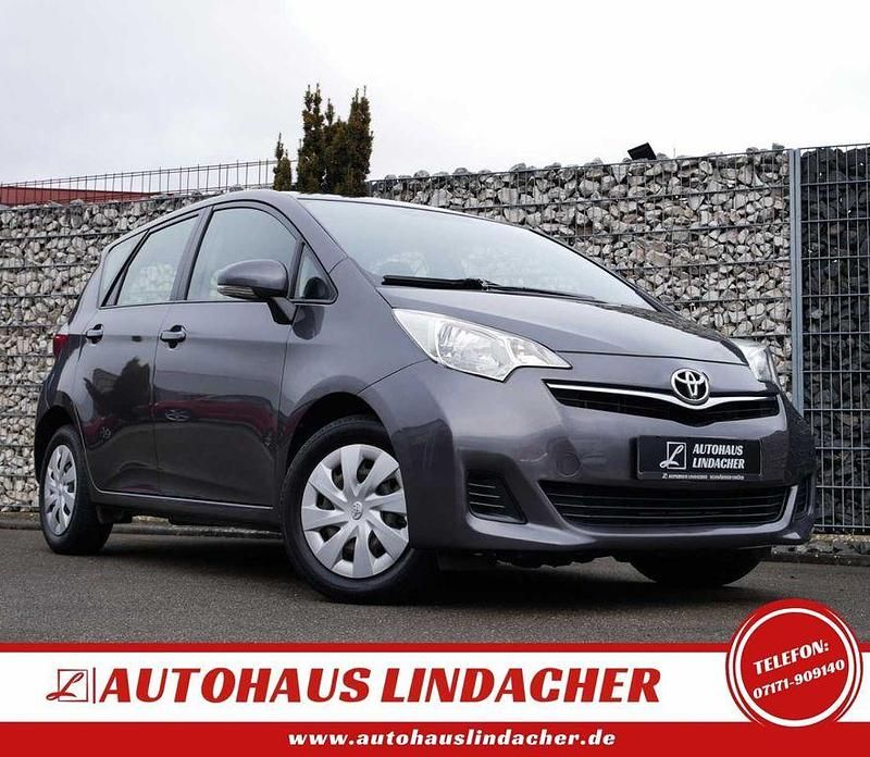Gebraucht Toyota Verso-S Multidrive S 99 PS (72 kW) 2011 Grau Van / Kleinbus