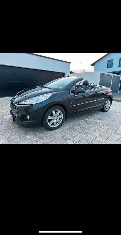 Schwarz Gebraucht 2010 Peugeot 207 CC Roland Garros Cabrio | 3.990 € (Guter Preis) - Bild 1/4