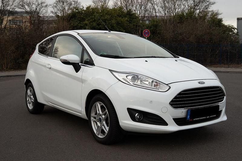 Gebraucht Ford Fiesta Titanium 82 PS (60 kW) 2013 Weiß Limousine