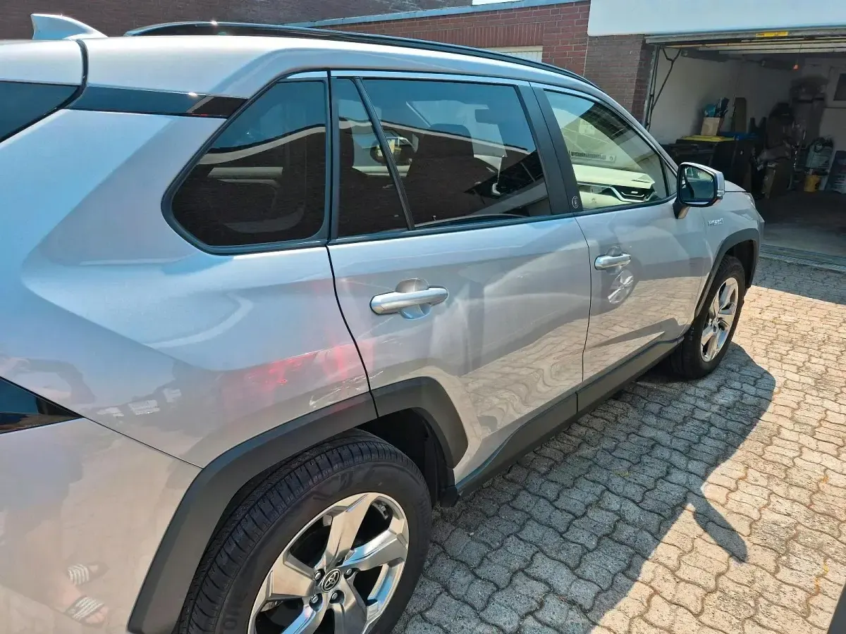 Gebraucht Toyota RAV4 Hybrid Team 218 PS (160 kW) 2021 Silber SUV
